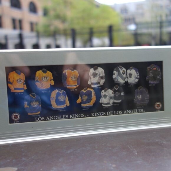 Canada Post Los Angeles Kings Postage Stamp in Decorative Plastic Case with Base - Picture 4 of 11